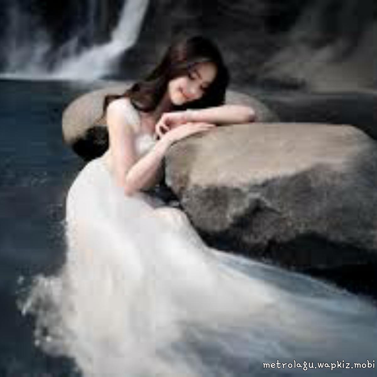 Cover album Nyaman dari Agatha Chelsea di Matikiri