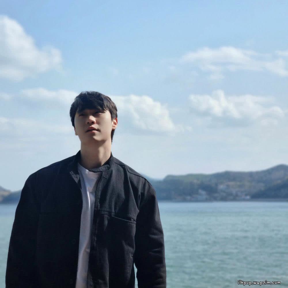 Cover album Fly away dari Jae Kyung di Matikiri