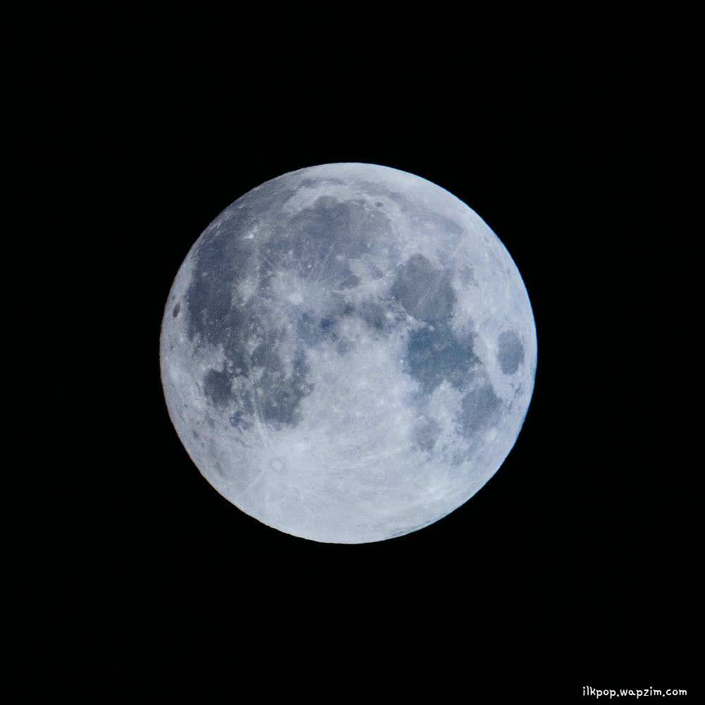 Cover album Crystal Moon dari Full Moon di Matikiri