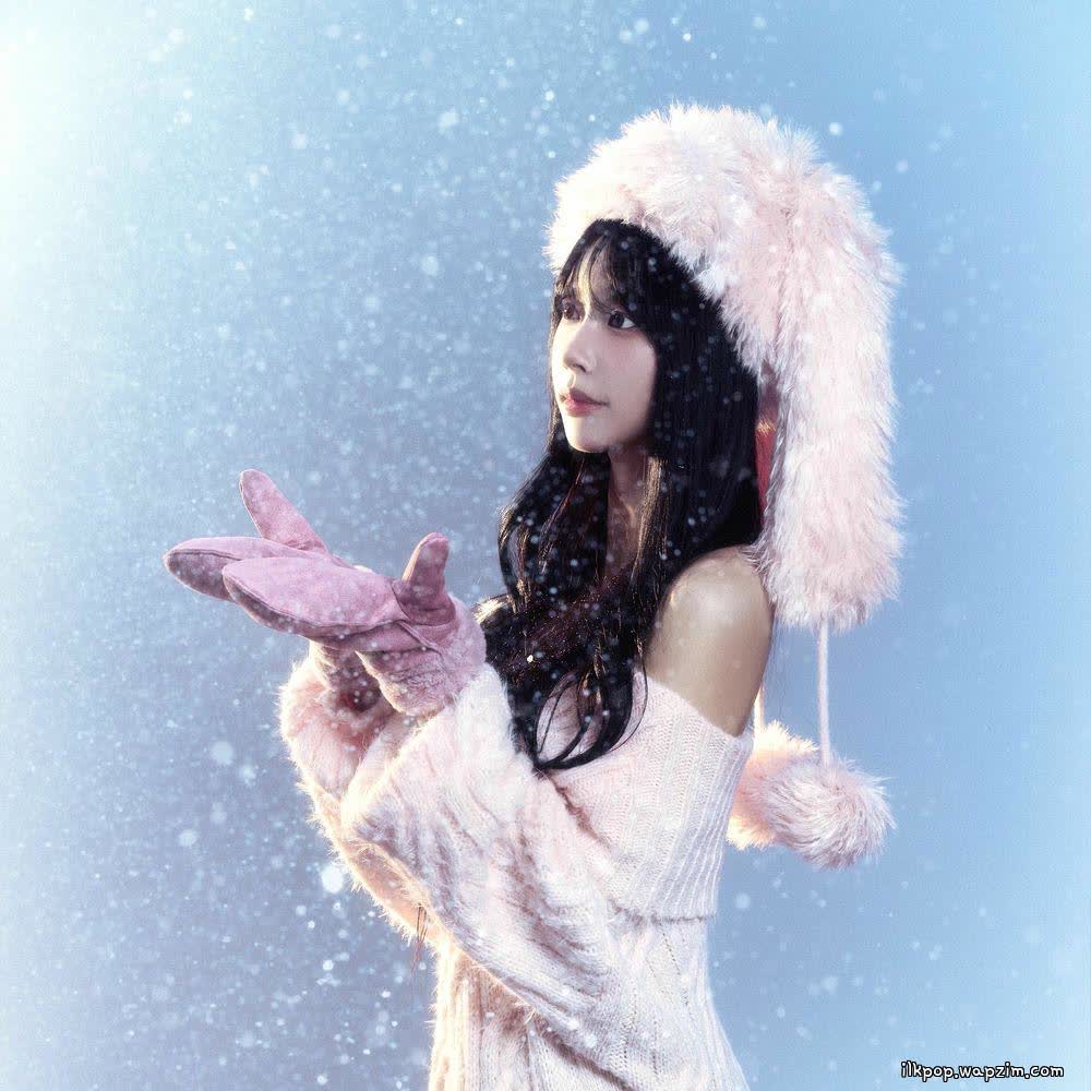 Cover album Alone dari M’ewn di Matikiri