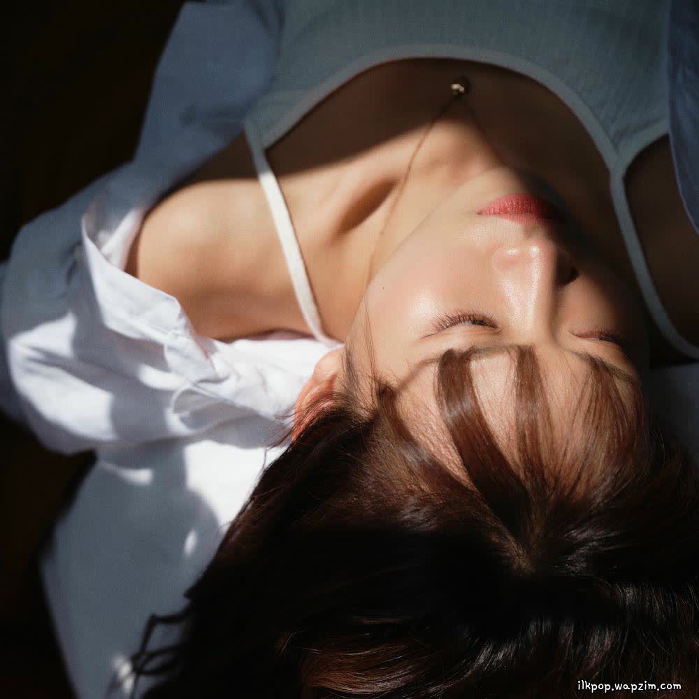 Cover album Far Away dari Riru di Matikiri