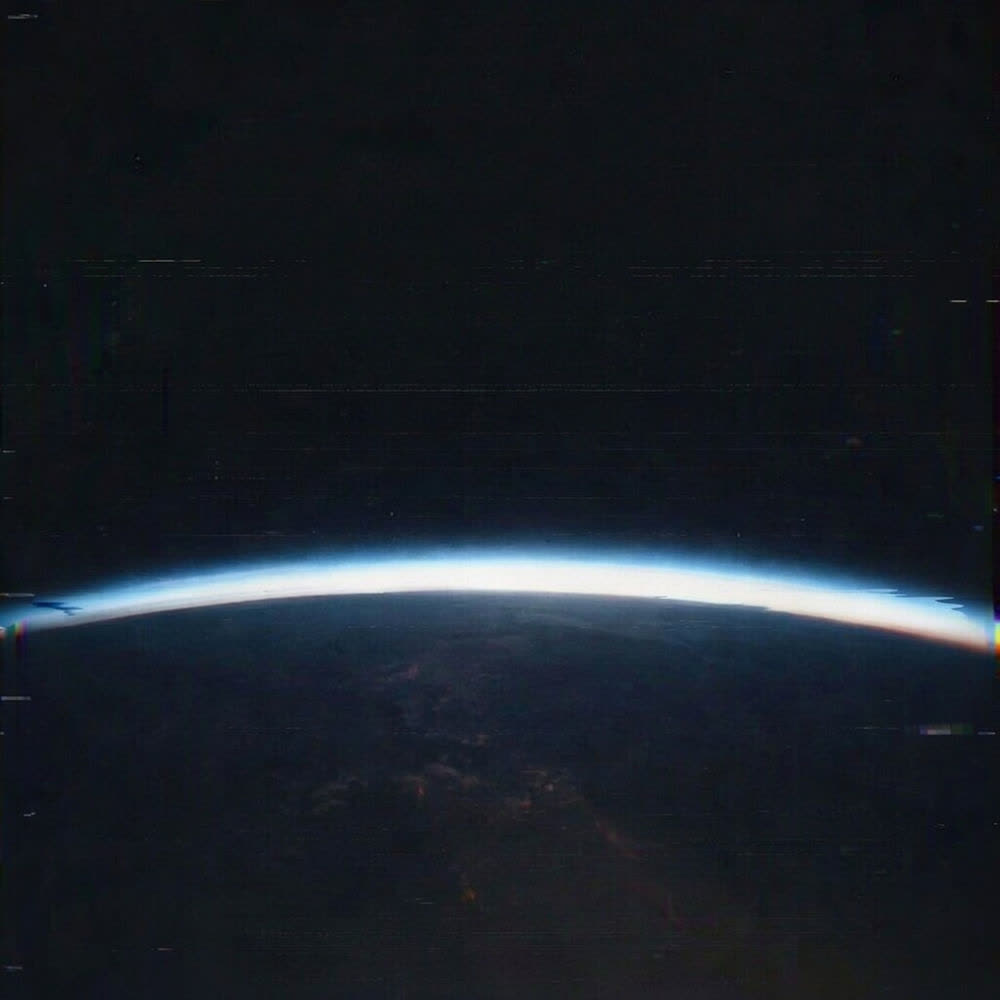 Cover album Last Night on Earth dari seogju Lee di Matikiri