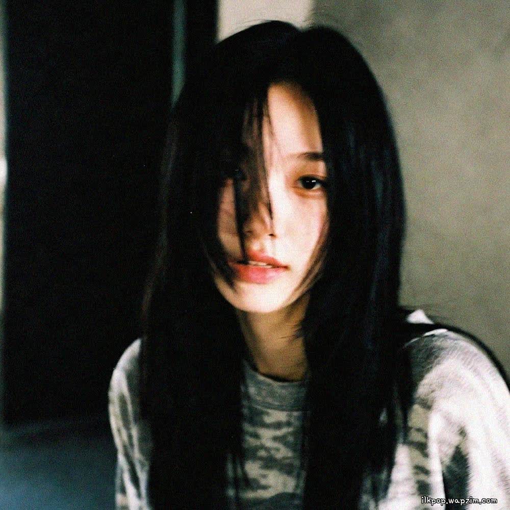 Cover album 지구 끝에서 우리는 (At the Edge of the World) dari The Stray di Matikiri