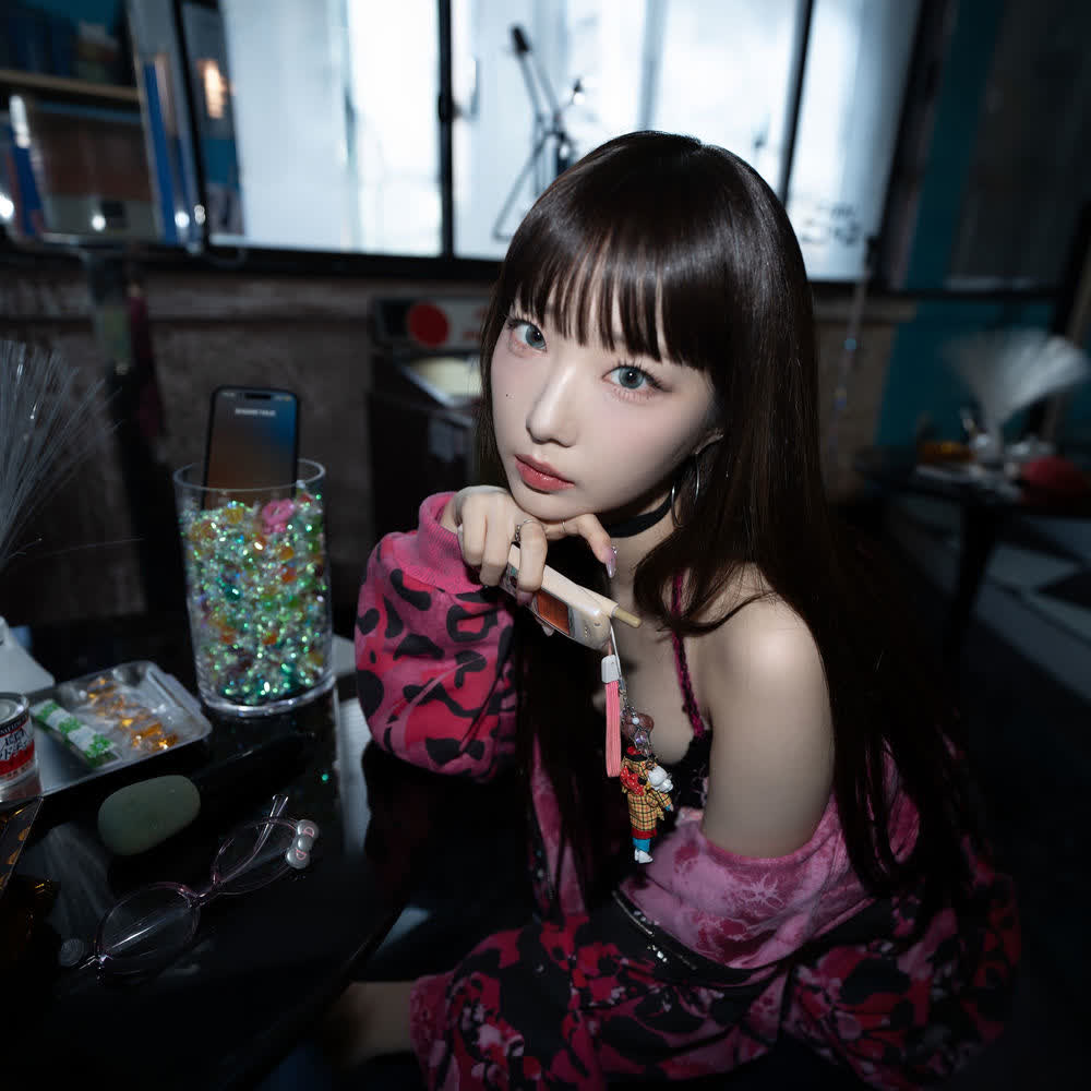 Cover album Lv1 dari YEOJIN (Loossemble) di Matikiri