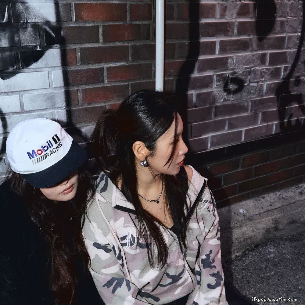 Cover album Unhappy Ending dari OuiOui di Matikiri