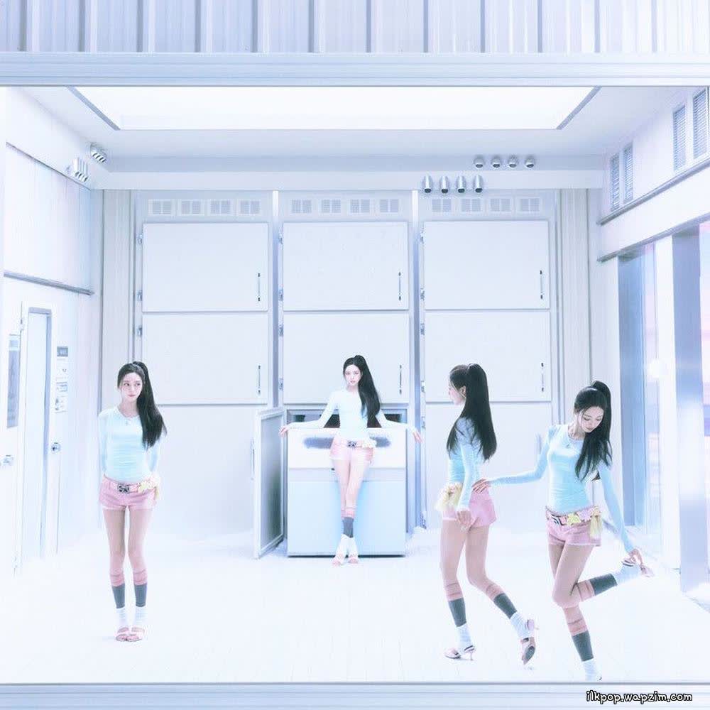 Cover YUNA (ITZY) - Ice Cream (Slowed + Reverb Ver.) Cover album Ice Cream (Remixes) dari YUNA (ITZY) di Matikiri
