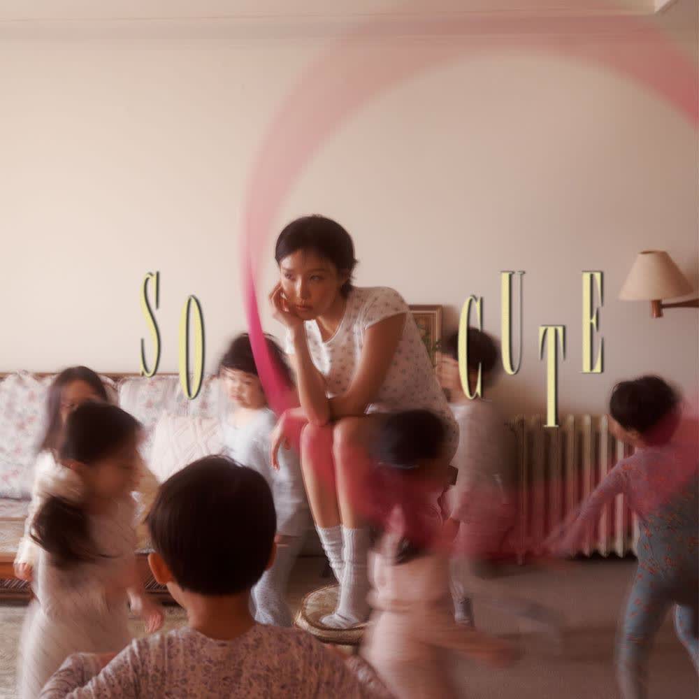 Cover album So Cute dari HWASA di Matikiri