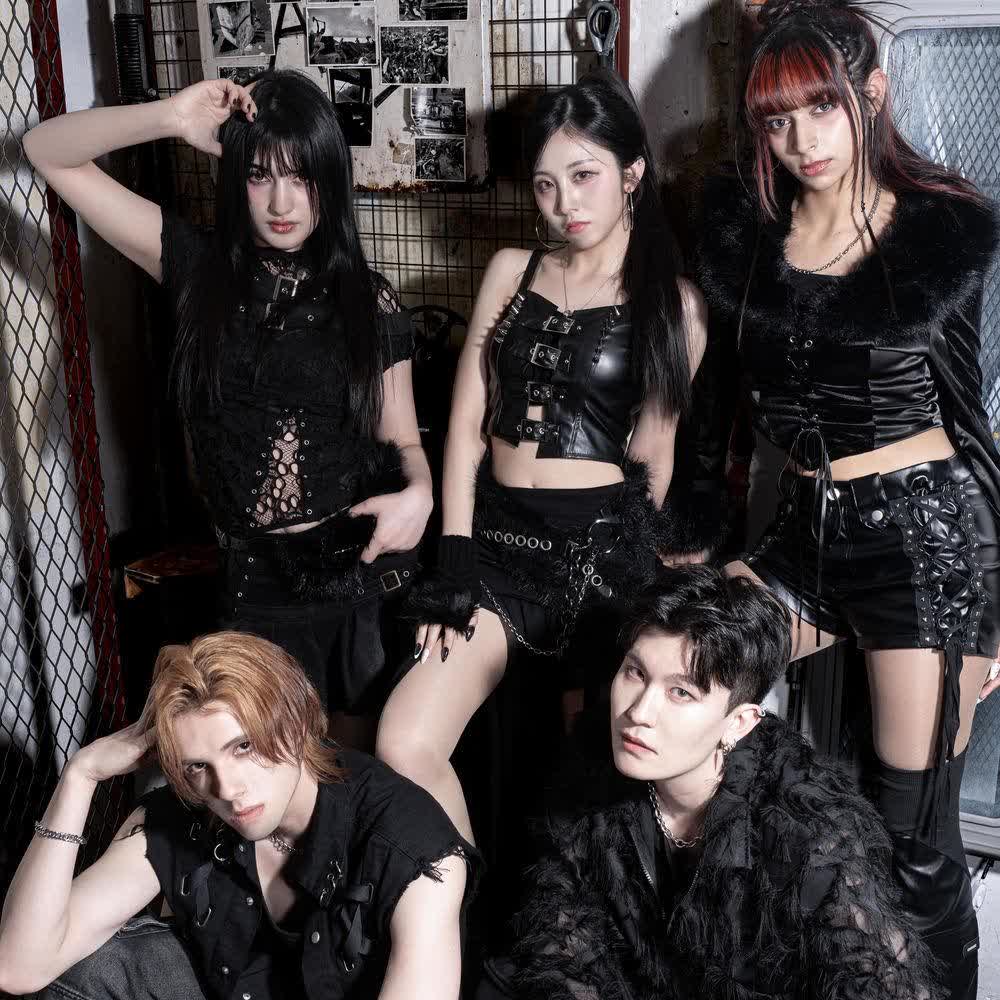 Cover album Stronger dari DNA di Matikiri
