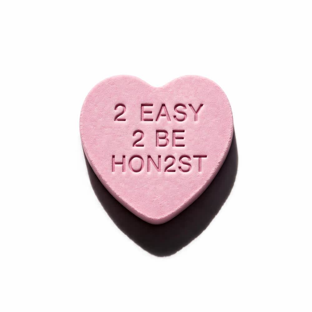 Cover album 2 EASY 2 BE HON2ST dari LEE HI di Matikiri