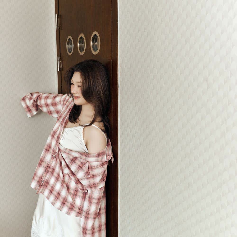 Cover album 꽃눈 (flower bud) dari Jeon Yeji di Matikiri